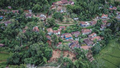 Akibat Pergerakan Tanah di Kabupaten Bandung Barat Warga Dilarang Menempati Kembali