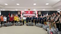 Pendaftaran Bakal Calon Gubernur dan Wakil Gubernur Banten: Airin dan Ade Sumardi Serahkan Berkas Ke Ketua KPU Banten