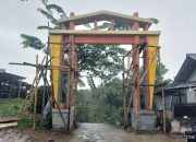 Gerbang Desa Jagaraksa: Proyek Besar, Keterlibatan Pekerja Lokal Minim
