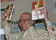 Selamat Jalan, Atmakusumah Astraatmadja: Pejuang Kebebasan Pers Indonesia