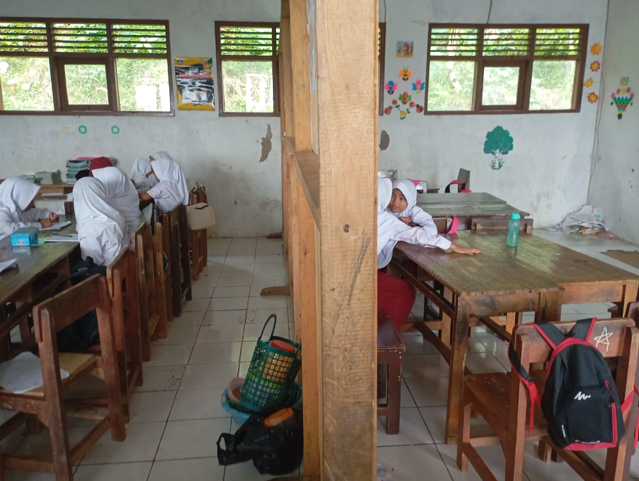 Doc.Kondisi aktivitas anak sekolah dasar (SDN) Jagaraksa yang digabung dalam satu kelas.