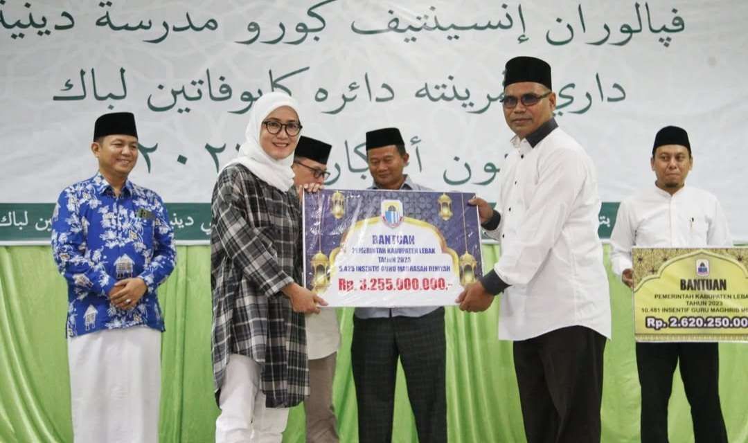 Penyerahan insentif bidang keagamaan Pemkab Lebak tahun 2023 (foto: Protokol Lebak)