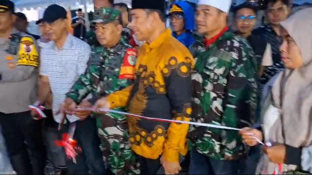 Foto: Peresmian pasar malam ramadhan berlokasi di kecamatan ciawi-bogor oleh Camat Ciawi,Polsek dan Koramil serta pejabat kecamatan lainnya.(09/03/2025)