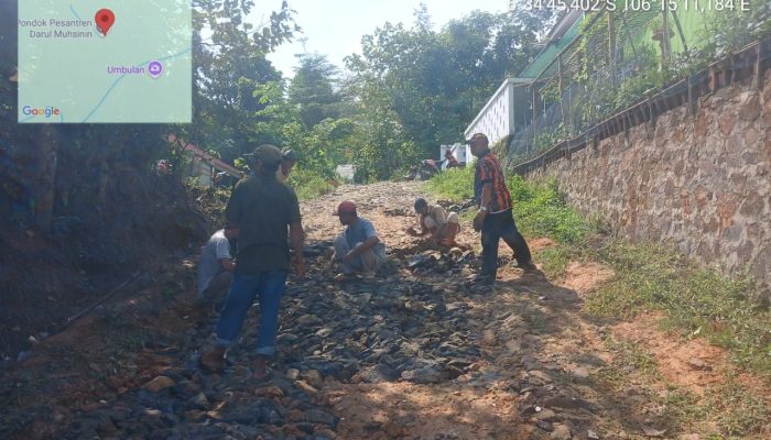 Pemuda Pancasila PAC Muncang Gelar Gotong Royong Perbaikan Jalan di Kampung Nagara
