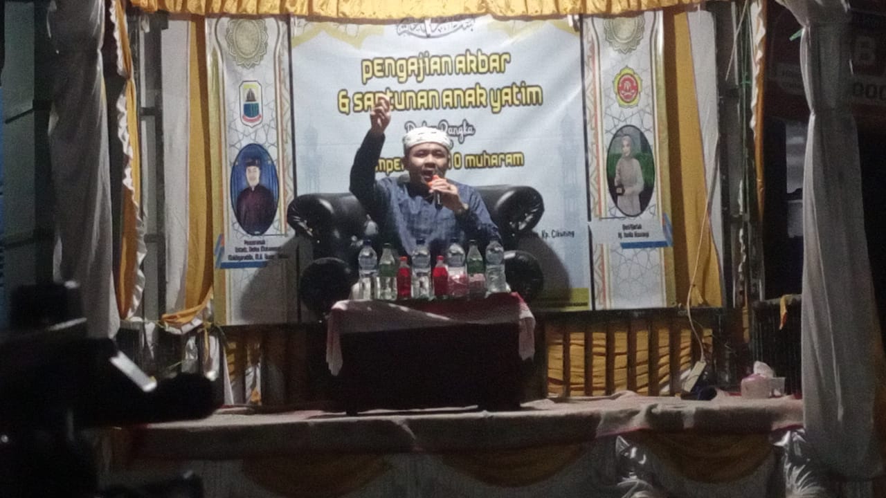 Foto: Ustadz.Deban saat berceramah diacara memperingati 10 Muharam 1446 H pada sabtu malam (12 Juli 2025} di Kampung Cikuning Desa Sukamaju,Kecamatan Sobang,Lebak-Banten.