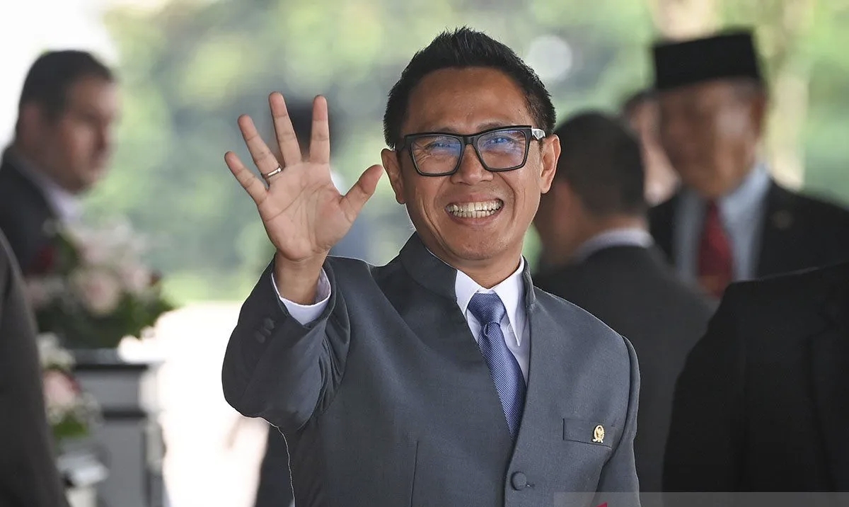 Arsip foto - Pelawak yang terpilih menjadi anggota DPR terpilih periode 2024-2029 dari PAN Eko Hendro Purnomo alias Eko Patrio tiba di Gedung Nusantara untuk mengikuti pelantikan di Kompleks Parlemen, Senayan, Jakarta, Selasa (1/10/2024).