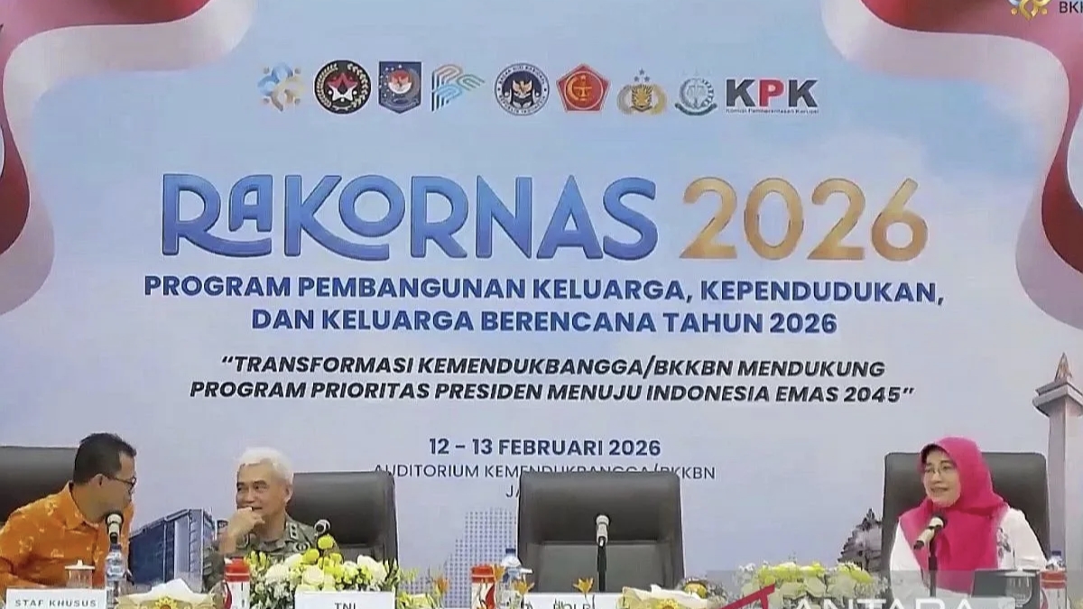 Sekretaris Deputi Bidang Sistem dan Tata Kelola BGN Ermia Sofiyessi (paling kanan) dalam Rapat Koordinasi Nasional (Rakornas) Pembangunan Keluarga, Kependudukan, dan Keluarga Berencana (Bangga Kencana) di Jakarta, Jumat (13/2/2026). 