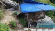 Keterangan Foto:
Kondisi di Blok Ci Madur, kawasan Gunung Halimun Salak, Minggu (12/3/2026), memperlihatkan sebuah tenda dan tumpukan material yang diduga bahan baku pengolahan emas di lokasi yang disinyalir sebagai area penambangan tanpa izin.