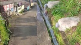 Kondisi saluran pembuangan limbah diduga berasal dari dapur SPPG Yayasan Boga Pangan Gemilang di Kampung Kilenjong, Desa Cigombong, Kabupaten Bogor, yang dikeluhkan warga karena menimbulkan bau tidak sedap dan diduga mencemari lingkungan sekitar.