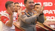 Kapolres Lebak AKBP Herfio Zaki bersama Forkopimda Kabupaten Lebak menghadiri Pembukaan O2SN jenjang SD dan SMP di Hall Universitas La Tansa Mashiro. Kegiatan ini menjadi wadah pembinaan generasi muda dalam mengembangkan bakat olahraga, menanamkan sportivitas, serta mempererat persaudaraan antar pelajar di Kabupaten Lebak.