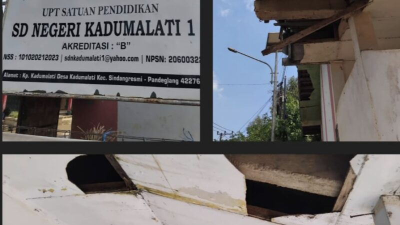 Kondisi bangunan SDN Kadumalatii 1 di Kecamatan Sindangresmi, Kabupaten Pandeglang, tampak mengalami kerusakan pada bagian plafon dan dinding yang mengelupas, mencerminkan perlunya perawatan sarana dan prasarana sekolah.