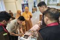 Kejari HST saat melakukan penggeledahan terkait dugaan tindak pidana korupsi pengadaan alat kesehatan tahun anggaran 2022 di Barabai, Hulu Sungai Tengah, Kalimantan Selatan, Senin (4/6/2026).