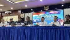 Konferensi pers TNI AL terkait pengungkapan dugaan penyelundupan 16 ton pasir timah ilegal di kawasan PIK 2 Tangerang, Banten, Selasa (12/5/2026).