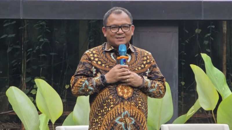 Wakil Ketua DPRD DKI Jakarta Basri Baco saat membuka diskusi publik terkait pendidikan di Markas DPD Partai Golkar Jakarta, Cikini, Jakarta Pusat, Rabu (13/5/2026)