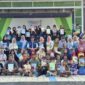 Kepala Badan Bahasa Kemendikdasmen Hafidz Muksin (ketujuh dari kiri) berfoto bersama warga Kampung Literasi Pekijing di Kota Serang, Provinsi Banten pada Selasa (12/5/2026).