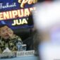 Wakil Kepala Badan Gizi Nasional (BGN) Sony Sonjaya (kanan) didampingi Sekretaris Deputi (Sesdep) Promosi dan Kerja Sama BGN Lalu Muhammad Iwan Mahardan (kiri) memberikan keterangan pers terkait perkembangan kasus dugaan penipuan dan/atau penggelapan praktik jual beli titik lokasi Satuan Pelayanan Pemenuhan Gizi (SPPG) di Markas Polda NTB, Mataram, NTB, Jumat (29/5/2026). 