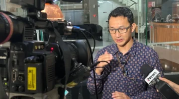 Juru Bicara Komisi Pemberantasan Korupsi Budi Prasetyo memberikan keterangan di Gedung Merah Putih KPK, Jakarta, Selasa (19/5/2026). 