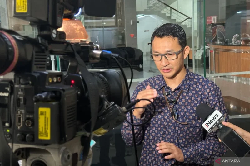 Juru Bicara Komisi Pemberantasan Korupsi Budi Prasetyo memberikan keterangan di Gedung Merah Putih KPK, Jakarta, Selasa (19/5/2026). 