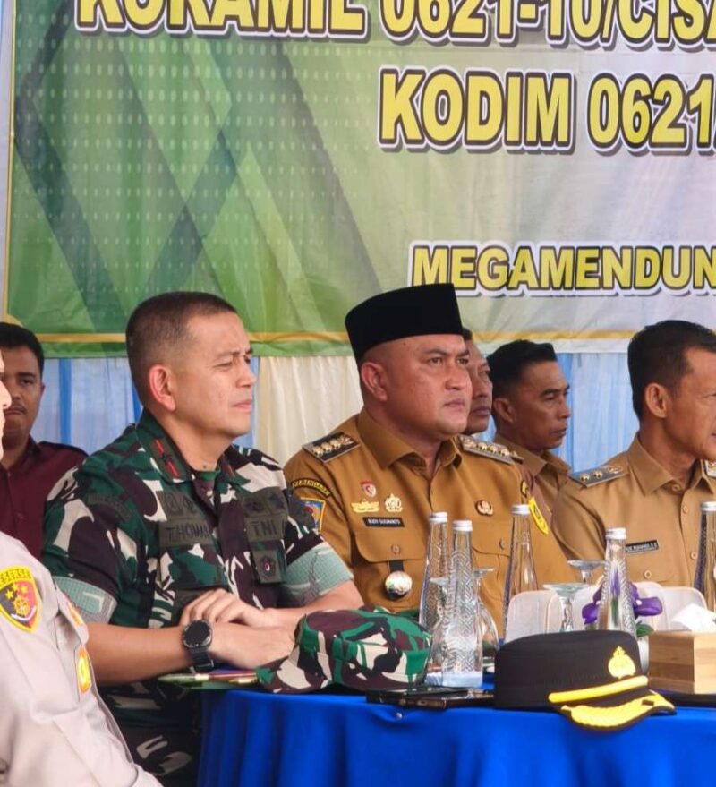 Brigjen TNI Thomas Rajunio bersama Bupati Bogor Rudy Susmanto saat menghadiri peresmian Pos Koramil 0621-10/Cisarua-Megamendung di Desa Sukakarya, Kecamatan Megamendung, Kabupaten Bogor, Senin (22/6/2026). Peresmian tersebut merupakan upaya memperkuat pelayanan kewilayahan serta mendukung stabilitas keamanan dan ketertiban masyarakat.