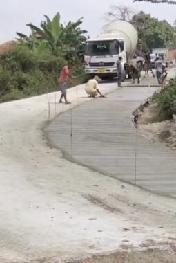 Proyek Rabat Beton Jalan Muncang–Leuwidamar Disorot, Tak Dilengkapi Papan Informasi dan Diduga Abaikan Transparansi
