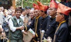 Menhut Raja Juli Serahkan SK Hutan Adat 1.175 Hektare, Ini Daftar Penerimanya