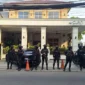 Ditreskrimsus Polda Metro Jaya dan Kortastipidkor Polri menggeledah kafe dan tempat tukar uang di Cipete, Jakarta Selatan terkait penyidikan dugaan kasus korupsi pasokan batu bara terhadap perusahaan PT PLN (Persero), PT Asabri (Persero) dan PT Krakatau Steel, Jakarta, Rabu (8/7/2026).