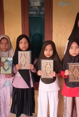 PAC Pemuda Pancasila Muncang Salurkan Al-Qur’an ke Masjid dan Majelis Ta’lim