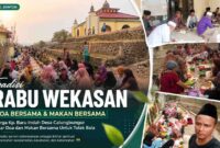 Warga Kampung Baru Indah/Pasir Angin, Desa Calungbungur, Kecamatan Sajira, Kabupaten Lebak, mengikuti doa dan makan bersama dalam rangka memperingati tradisi Rabu Wekasan di Masjid Agung Nurul Ikhlas, Rabu (12/8/2026).