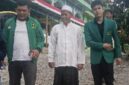 Keterangan Foto: Ketua Fraksi PPP DPRD Kabupaten Lebak, Asep Nuh, S.E., berbincang bersama Pengasuh Pondok Pesantren Darul Mustapa, KH. Omik Hadhromi, usai penyerahan bantuan air bersih di Kecamatan Cipanas, Kabupaten Lebak, Rabu (5/8/2026). Pertemuan tersebut menjadi bagian dari upaya memperkuat kepedulian terhadap kebutuhan air bersih bagi para santri di tengah musim kemarau.