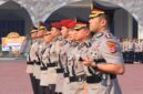 Keterangan Foto:
Kapolda Banten Irjen Pol Hengki memimpin serah terima jabatan lima pejabat utama Polda Banten dalam rangkaian mutasi di lingkungan Polri di Lapangan Apel Polda Banten, Selasa (15/9/2026