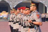 Keterangan Foto:
Kapolda Banten Irjen Pol Hengki memimpin serah terima jabatan lima pejabat utama Polda Banten dalam rangkaian mutasi di lingkungan Polri di Lapangan Apel Polda Banten, Selasa (15/9/2026