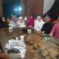Jajaran pengurus dan anggota Paguyuban Hijrah Titan Squad Bogor (HTSB) mengabadikan momen kebersamaan di sela-sela kegiatan Tadabbur Alam di Villa Joglo, Tamansari, Kabupaten Bogor, Sabtu (10/10/2026). Kegiatan ini diisi dengan pengajian, konsolidasi organisasi, serta olahraga bersama. (Foto: Dok. HTSB)
