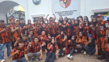 Jajaran Majelis Pimpinan Cabang (MPC) Pemuda Pancasila Kabupaten Lebak berfoto bersama di depan kantor Majelis Pimpinan Wilayah (MPW) Pemuda Pancasila Provinsi Banten dalam rangka memperingati HUT ke-67 Pemuda Pancasila, Rabu (28/10/2026). Kehadiran jajaran tersebut menjadi bentuk partisipasi dan solidaritas kader dalam mendukung kegiatan organisasi serta mempererat kebersamaan antarkader Pemuda Pancasila di Provinsi Banten.