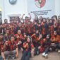 Jajaran Majelis Pimpinan Cabang (MPC) Pemuda Pancasila Kabupaten Lebak berfoto bersama di depan kantor Majelis Pimpinan Wilayah (MPW) Pemuda Pancasila Provinsi Banten dalam rangka memperingati HUT ke-67 Pemuda Pancasila, Rabu (28/10/2026). Kehadiran jajaran tersebut menjadi bentuk partisipasi dan solidaritas kader dalam mendukung kegiatan organisasi serta mempererat kebersamaan antarkader Pemuda Pancasila di Provinsi Banten.