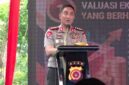 Ilustrasi pengungkapan laboratorium narkoba rahasia di Kabupaten Pidie, Aceh. Kapolri memaparkan kronologi penyelidikan dan penindakan terhadap jaringan narkotika lintas negara dengan barang bukti sekitar 1,2 ton bruto, berupa sabu cair dan sabu kristal.