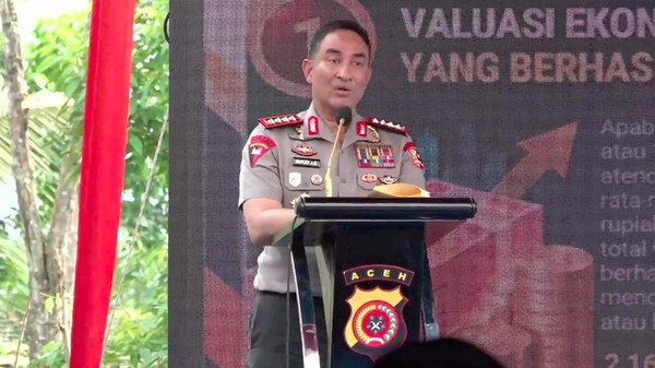 Ilustrasi pengungkapan laboratorium narkoba rahasia di Kabupaten Pidie, Aceh. Kapolri memaparkan kronologi penyelidikan dan penindakan terhadap jaringan narkotika lintas negara dengan barang bukti sekitar 1,2 ton bruto, berupa sabu cair dan sabu kristal.