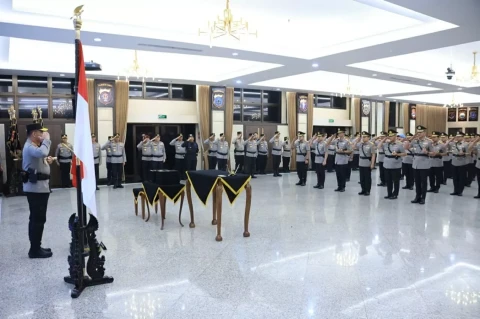 Keterangan foto: Jenderal Polisi Suyudi Ario Seto saat mengikuti rangkaian agenda setelah ditetapkan sebagai Kapolri. Suyudi langsung melakukan penataan dan mutasi sejumlah perwira tinggi serta menengah Polri sehari setelah dilantik.